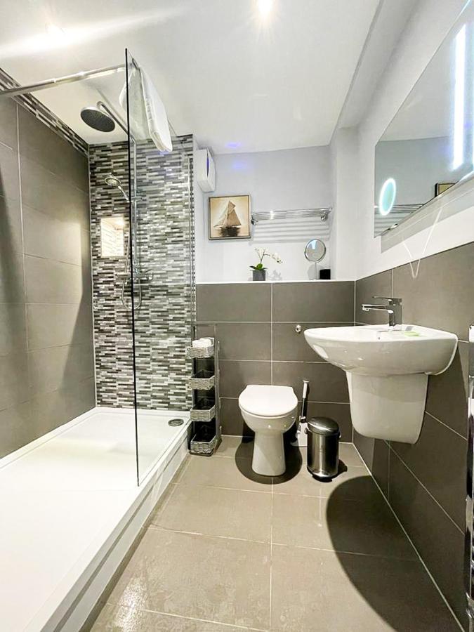 Modern 3 Bedroom Apartment, West End 爱丁堡 外观 照片